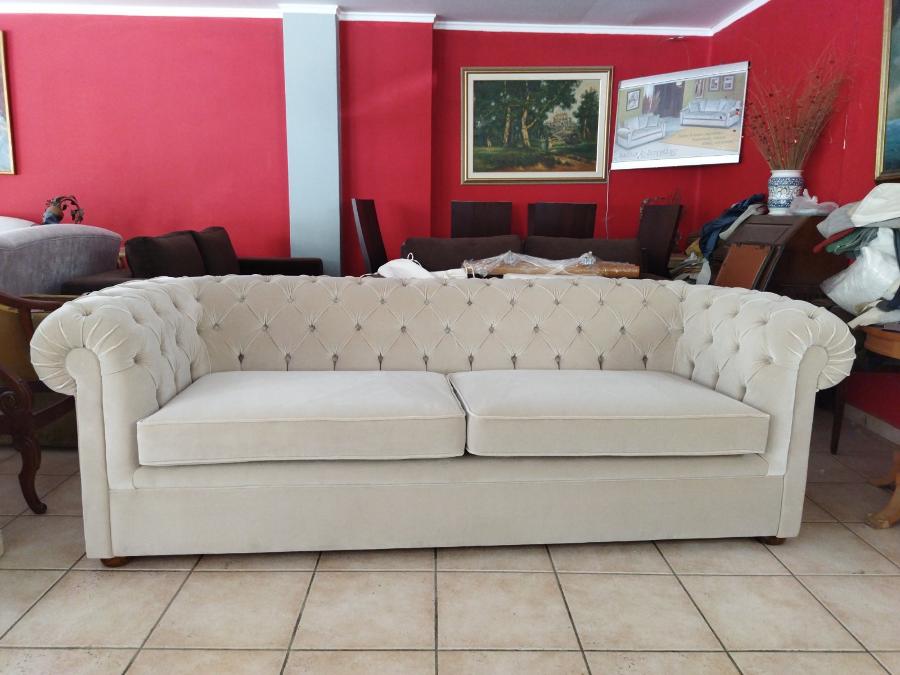 Εκρού Chesterfield καπιτονέ καναπές